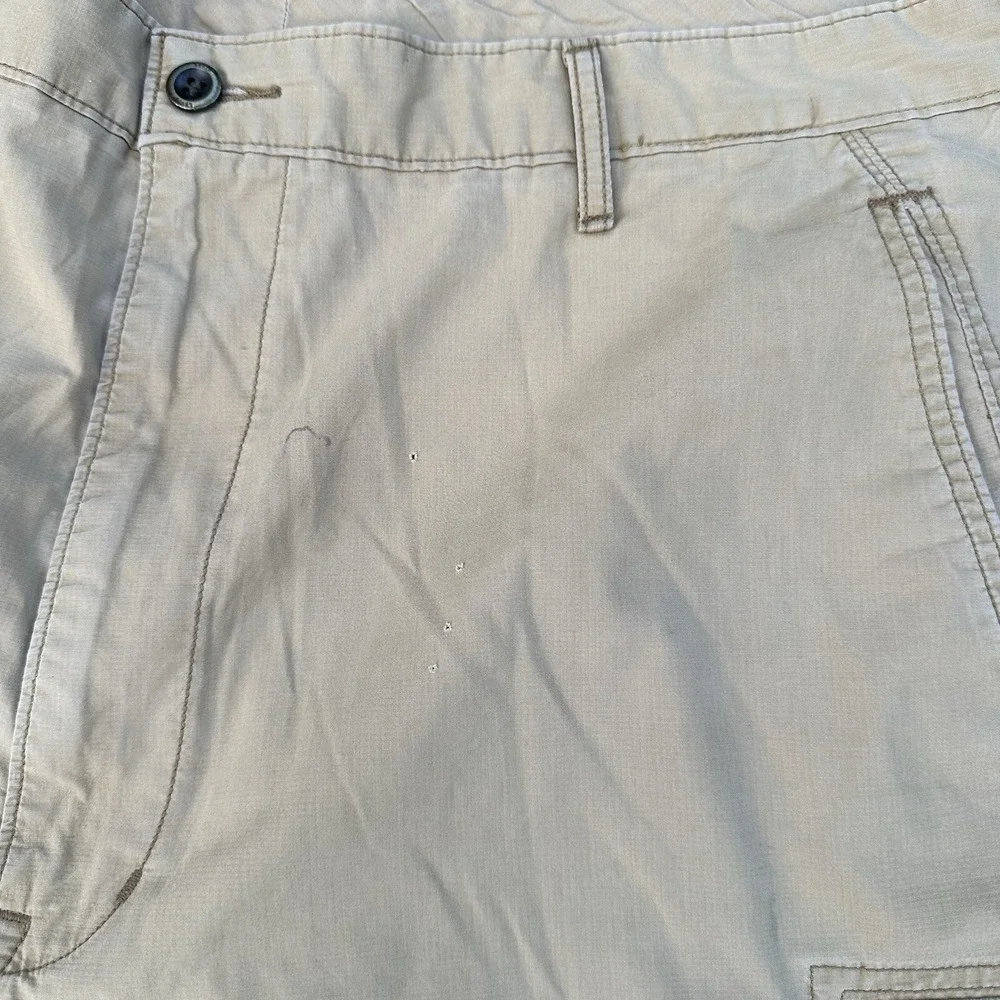 Levis Cargo Shorts Khaki Tan 6 Pocket Mens Size 42‎ x 11 Gorpcore Read! Flaws